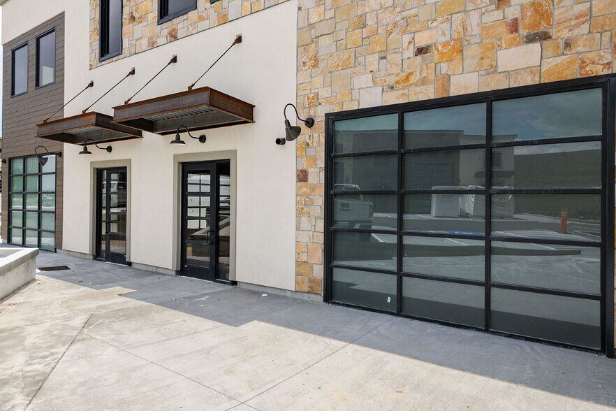 More Photos Of 4554 Forestdale Dr, Park City Showroom For Lease