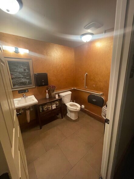 More Photos Of 1001 Jefferson St, Lynchburg Apartments For Lease
