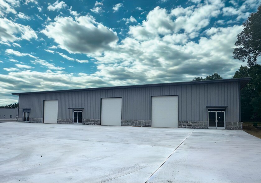 Primary Photo Of 637 Wildcat Court, Navasota Warehouse For Lease