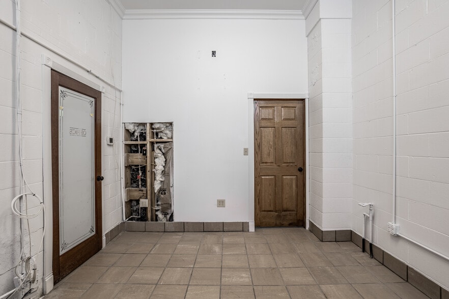 More Photos Of 502 S Keystone Ave, Indianapolis Light Manufacturing For Lease