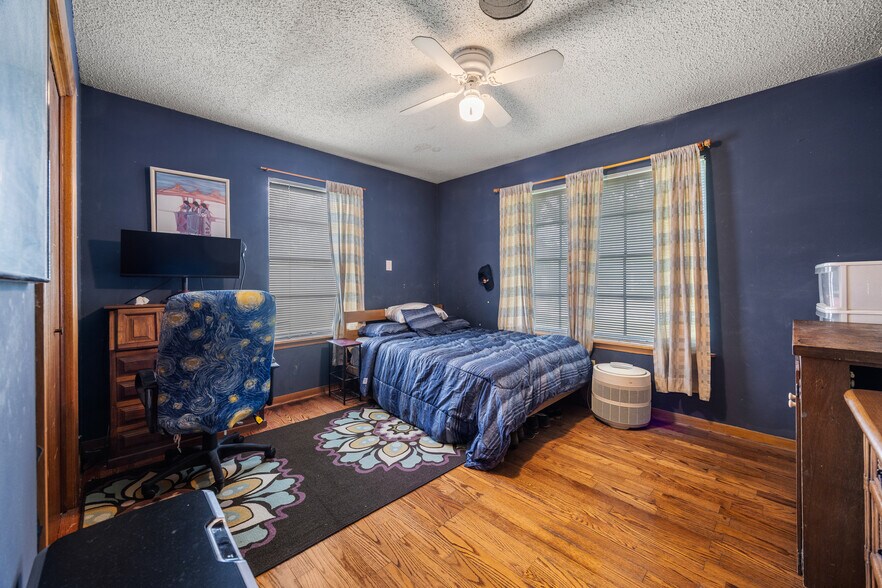 More Photos Of 606 E Liberty Ave, Round Rock Office For Sale