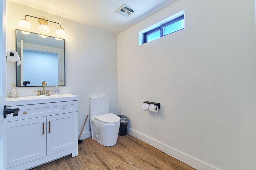 More Photos Of 586 Bonanza Trail, Big Bear Lake Office Residential For Sale