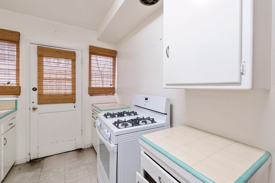 More Photos Of 1248 N Crescent Heights Blvd, West Hollywood Apartments For Sale