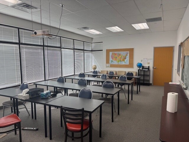 More Photos Of 115 E Flaming Gorge Way, Green River Office For Sale