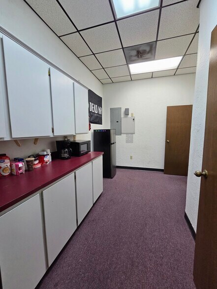 More Photos Of 2210 W Gore Blvd, Lawton Office For Lease
