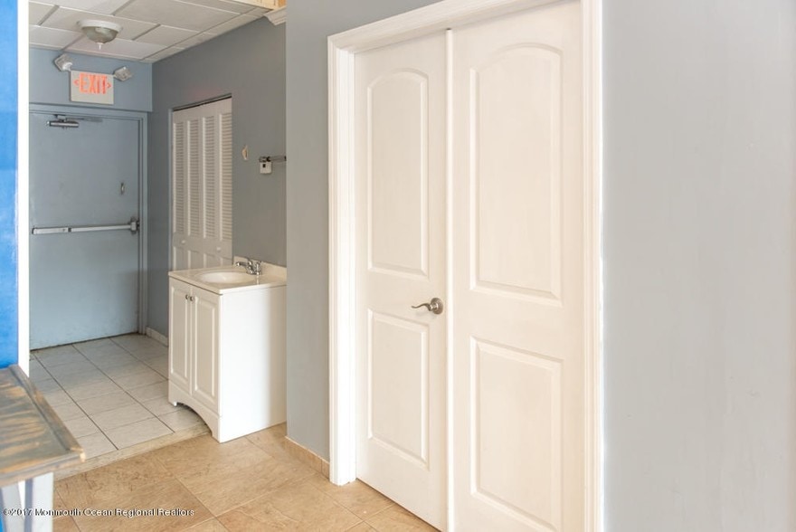 More Photos Of 441 Millstone Rd, Clarksburg Freestanding For Lease