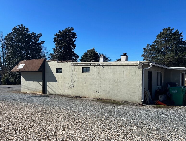 More Photos Of 705 E Fairfield Rd, High Point General Retail For Sale