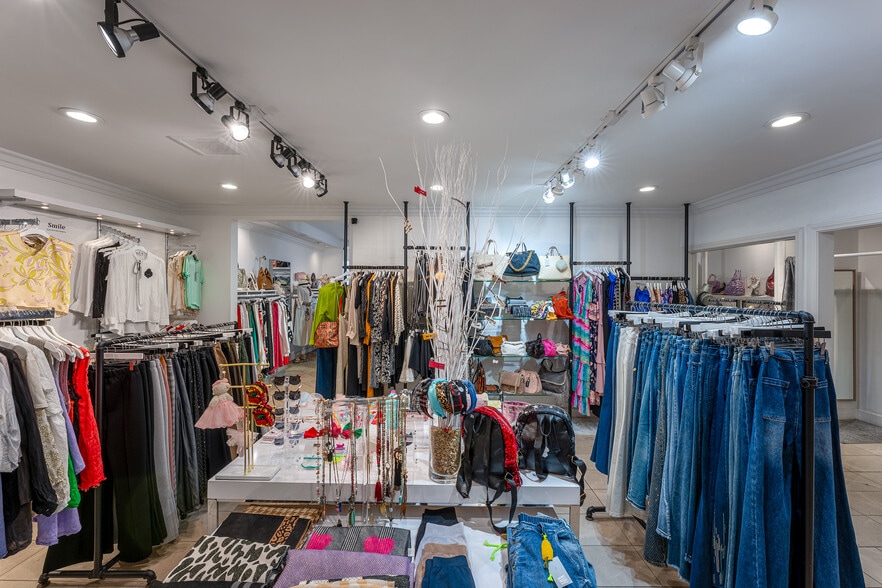 More Photos Of 1158-1170 Prospect St, La Jolla Storefront Retail Office For Lease