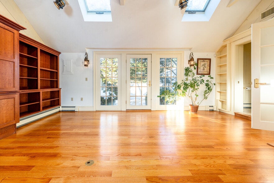 More Photos Of 413 Route 6A, East Sandwich Office Residential For Sale