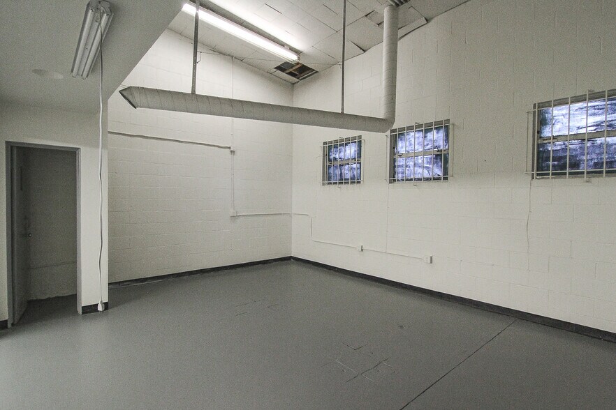 More Photos Of 26081 Bouquet Canyon Rd, Santa Clarita Freestanding For Lease