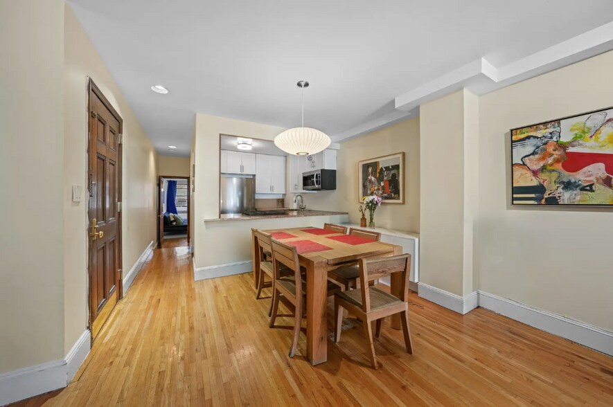 More Photos Of 489 West End Ave, New York Apartments For Sale