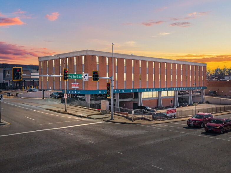 More Photos Of 6744 Clayton Rd, Richmond Heights Medical For Lease
