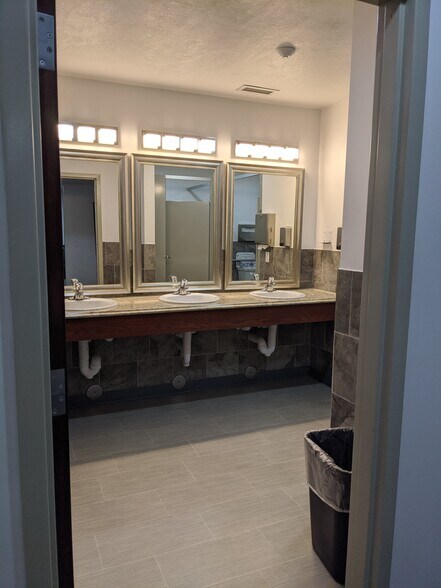 More Photos Of 332 E 3300 S, Salt Lake City Light Distribution For Lease