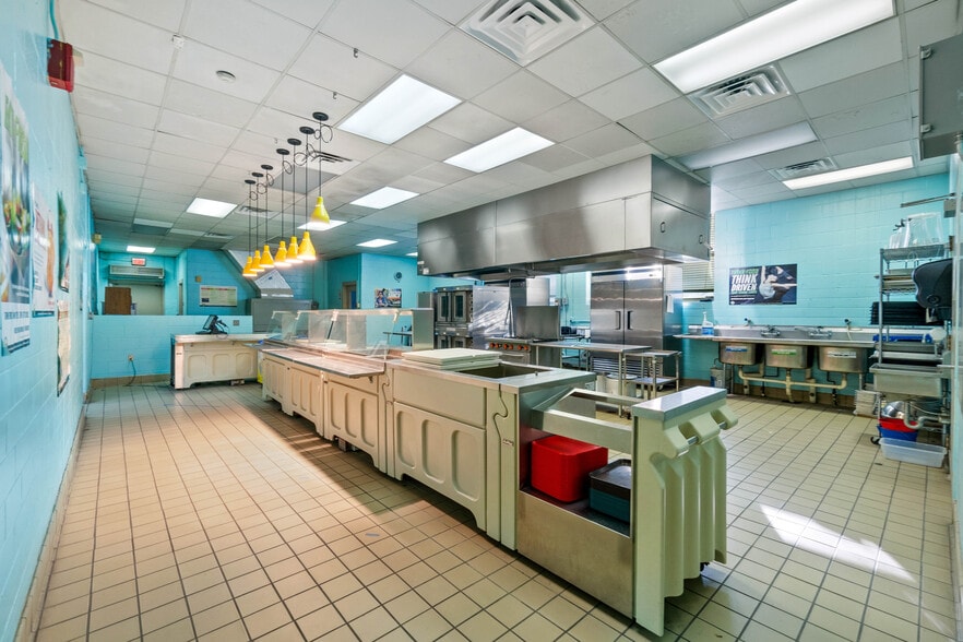 More Photos Of 5710 Wesconnett Blvd, Jacksonville Schools For Sale