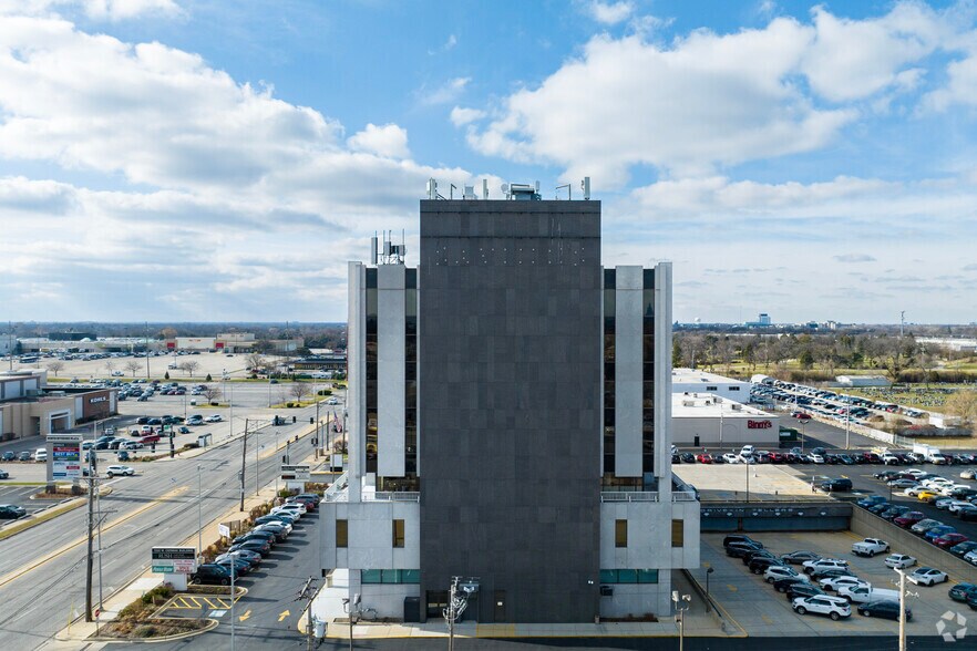 More Photos Of 7222 W Cermak Rd, North Riverside Office For Lease