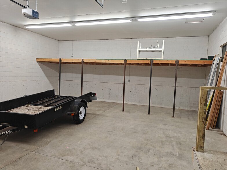 More Photos Of 908 W C St, McCook Auto Repair For Sale