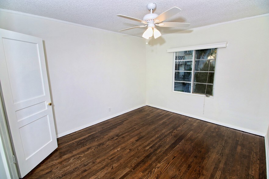 More Photos Of 140 N Pass Ave, Burbank Apartments For Sale
