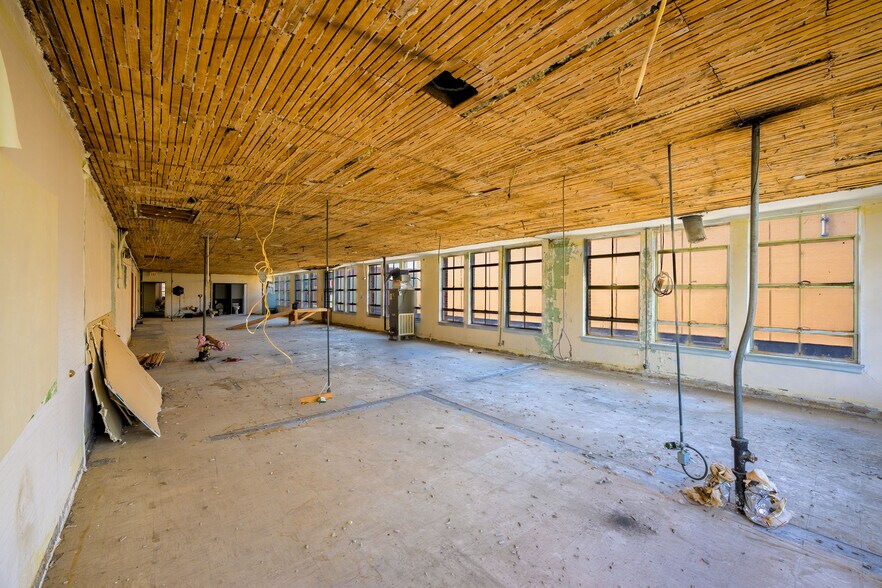 More Photos Of 244-252 Broad St, Kingsport Storefront Retail Office For Sale