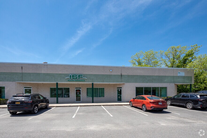 More Photos Of 5000-5014 Veterans Memorial Hwy, Holbrook Research And Development For Lease