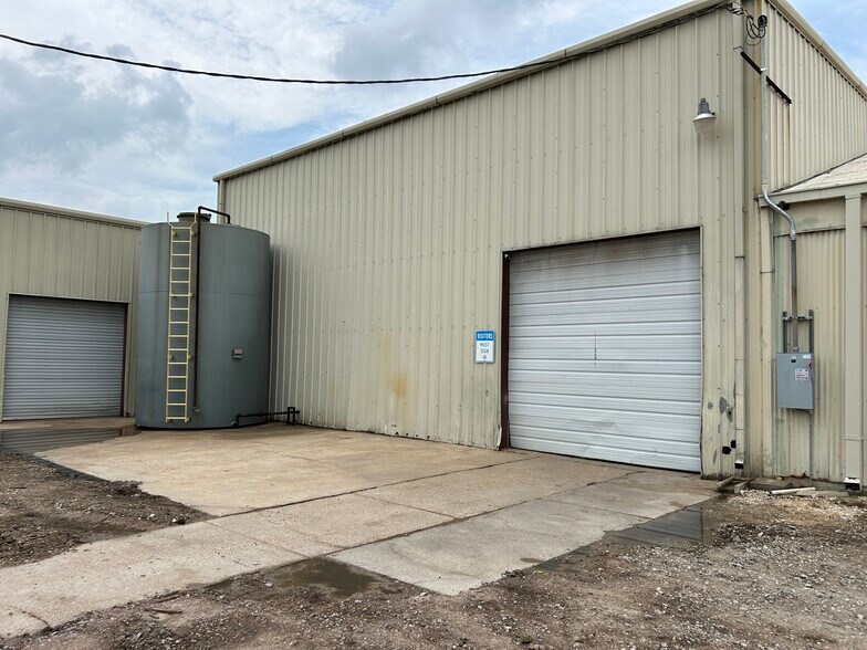 More Photos Of 616 S 9th St, Corsicana Warehouse For Sale