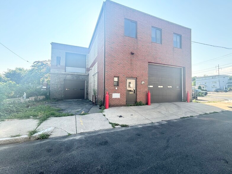 Primary Photo Of 11 Marlboro St, Malden Warehouse For Lease