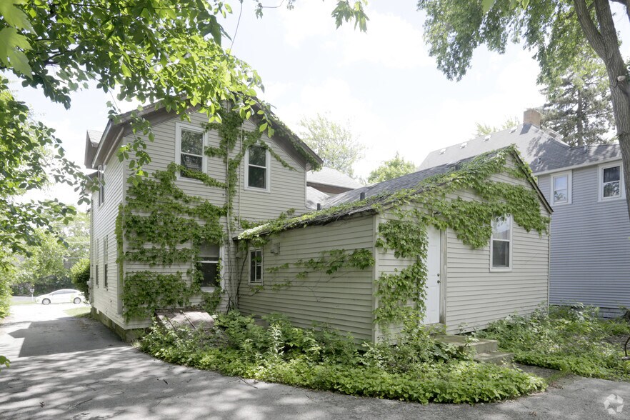 More Photos Of 226 N Martin Luther King Jr Ave, Waukegan Office For Sale