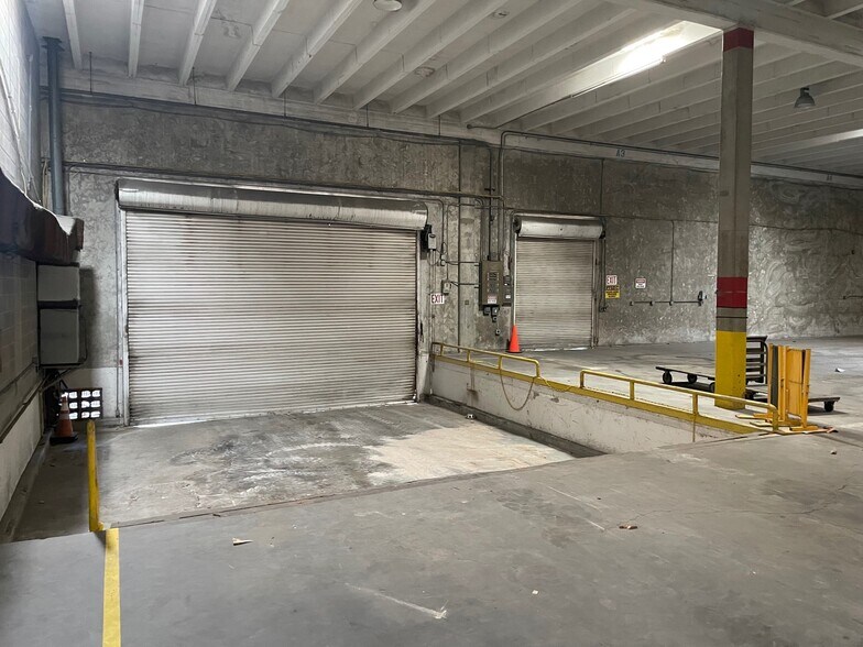 More Photos Of 6530 Leopard St, Corpus Christi Distribution For Lease