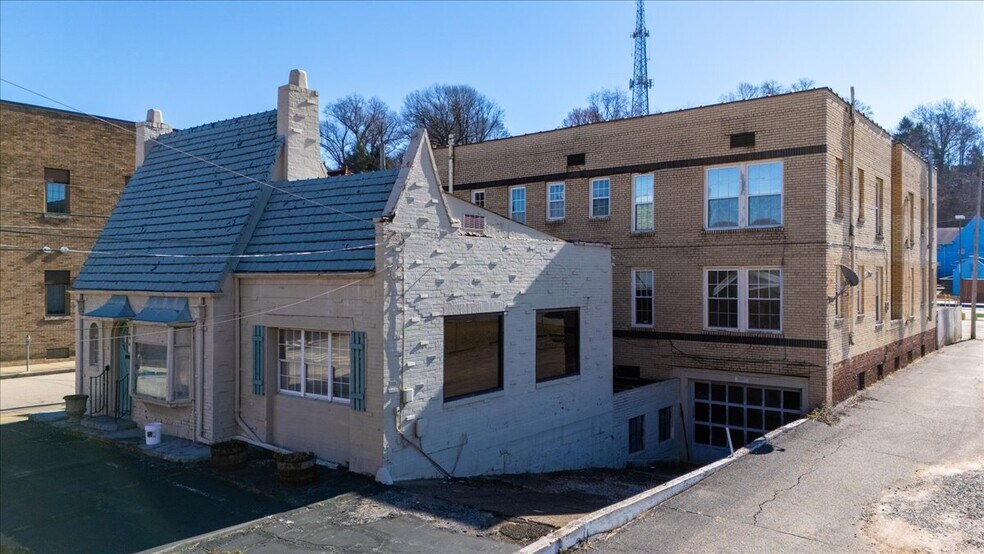 More Photos Of 926 Market St, Parkersburg Office Residential For Sale