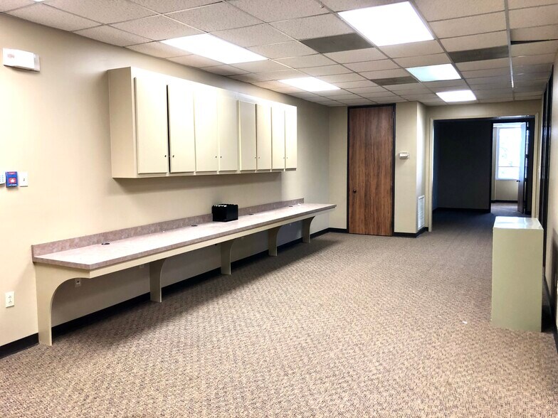 More Photos Of 3029 S Sherwood Forest Blvd, Baton Rouge Loft Creative Space For Lease