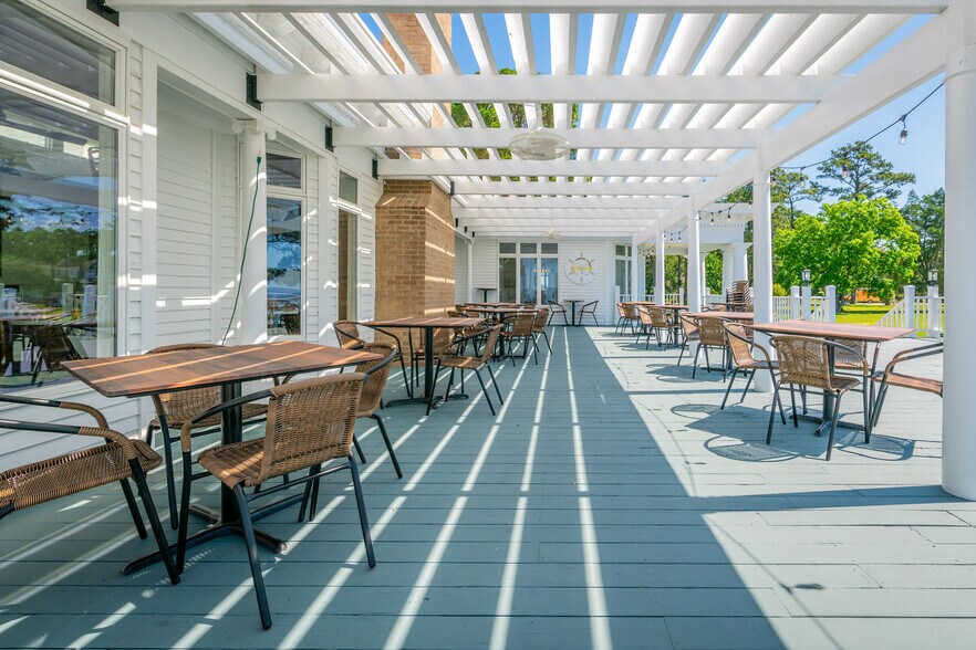 More Photos Of 738 E Main St, Belhaven Hotel For Sale