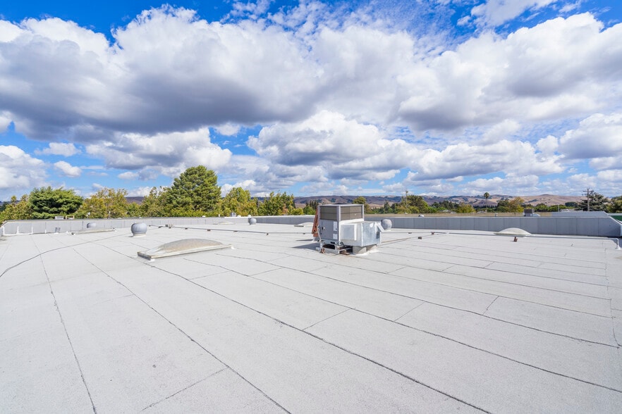 More Photos Of 2505 Amaral Ct, Hayward Warehouse For Sale