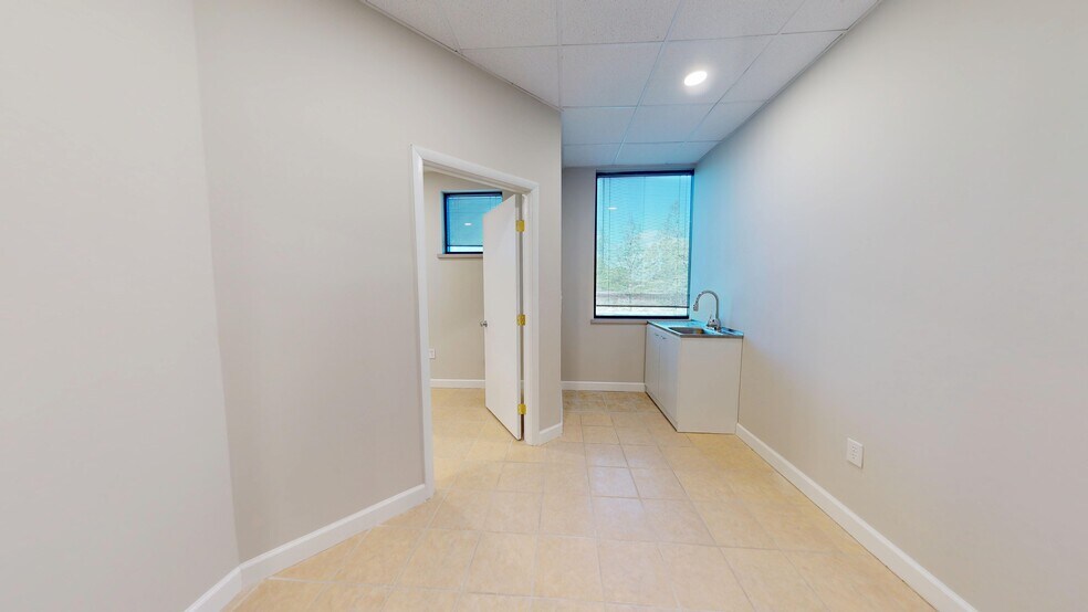 More Photos Of 130 N Gross Rd, Kingsland Medical For Sale