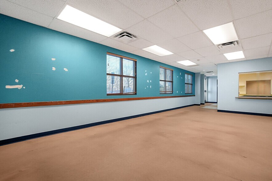 More Photos Of 6503 E Broad St, Columbus Medical For Sale