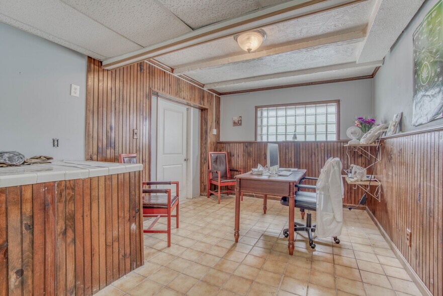 More Photos Of 7909 Pulaski Hwy, Rosedale Storefront Retail Residential For Lease