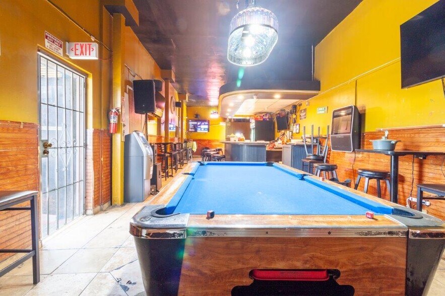 More Photos Of 11719 Victory Blvd, North Hollywood Storefront For Sale