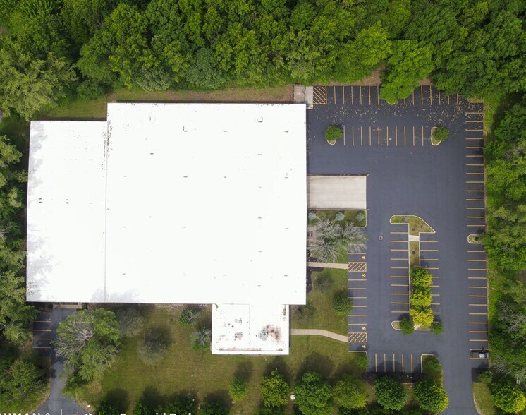 More Photos Of 55 Woodridge Dr, Amherst Manufacturing For Lease