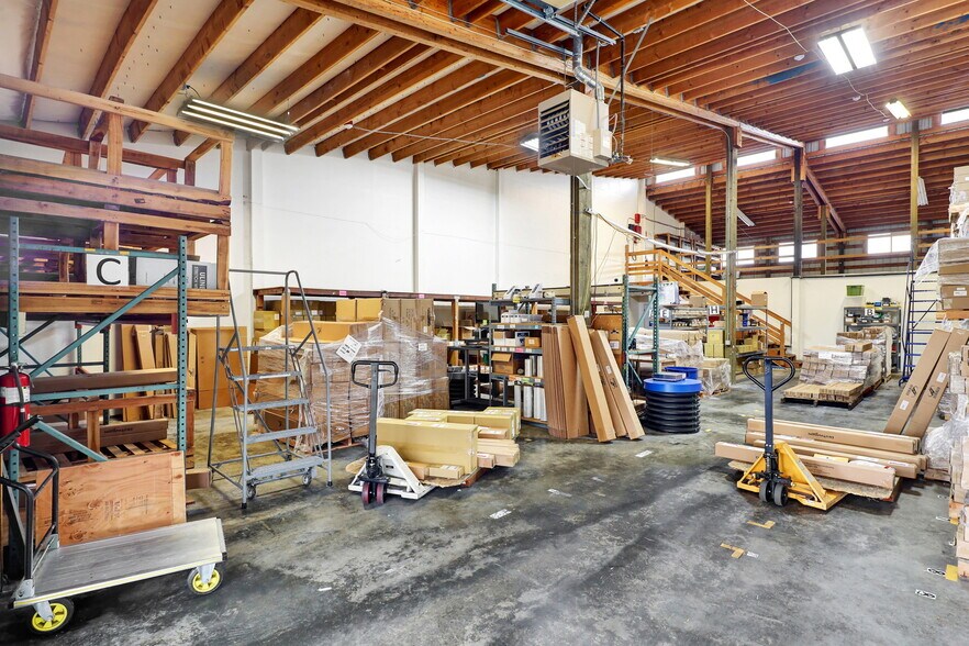 More Photos Of 2222 Queen St, Bellingham Warehouse For Lease