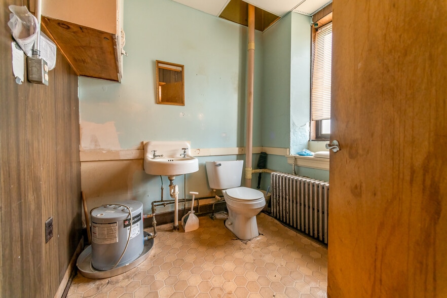 More Photos Of 100-106 S Main st, Ishpeming Bank For Sale