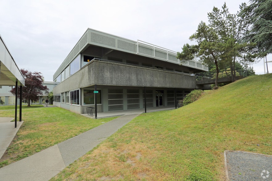 More Photos Of 4464 Markham St, Saanich Office For Lease