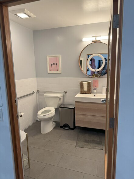 More Photos Of 8950-8956 Ellis Ave, Los Angeles Showroom For Lease