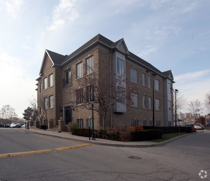 More Photos Of 406-410 N Service Rd E, Oakville Office For Sale