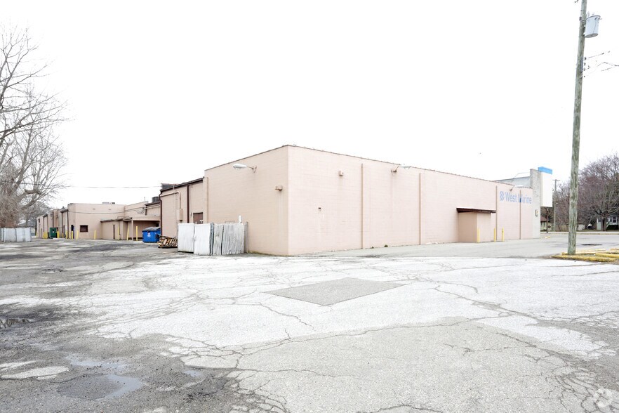 More Photos Of 411-423 Michigan St, Algonac Unknown For Lease