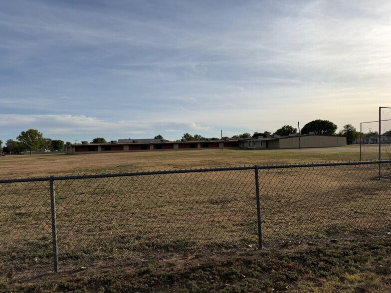 More Photos Of 300 Oak Ave, Dumas Schools For Sale