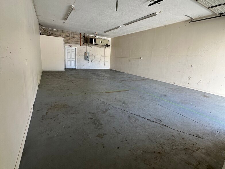 More Photos Of 750 Wylly Ave, Sanford Industrial For Sale