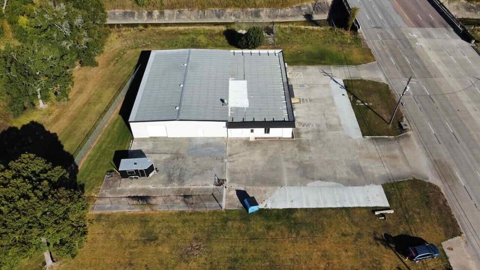 More Photos Of 7550 College St, Beaumont Industrial For Sale