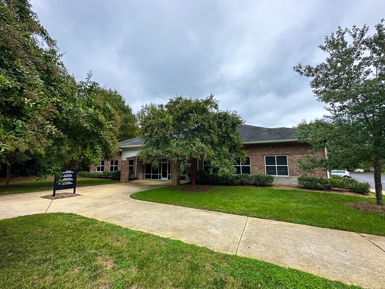 More Photos Of 662 Veterans Pky, Clayton Medical For Sale