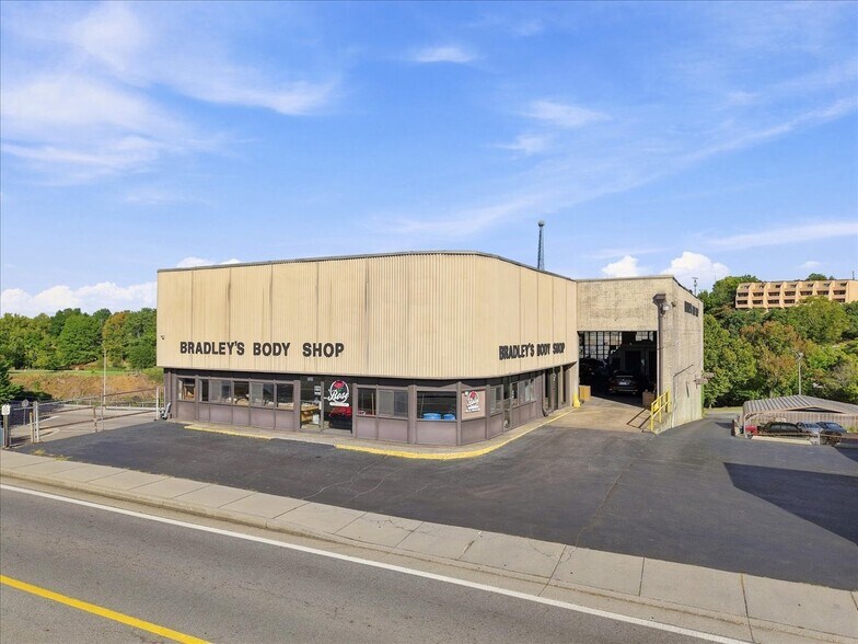 More Photos Of 529 E Broadway Ave, Maryville Auto Repair For Sale