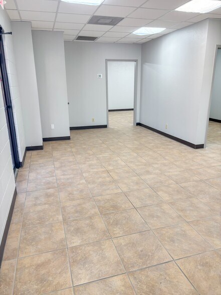 More Photos Of 116 Commercial Pl, Schertz Warehouse For Sale