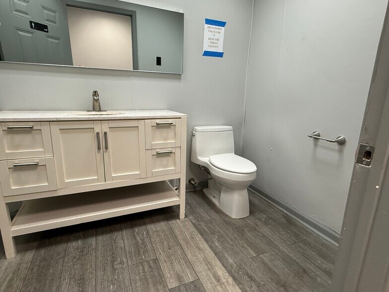 More Photos Of 5710 Star Ln, Houston Warehouse For Lease