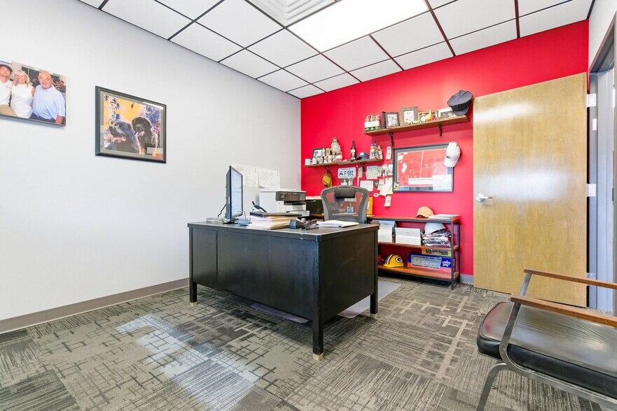 More Photos Of 13720 Aiken Rd, Louisville Warehouse For Lease